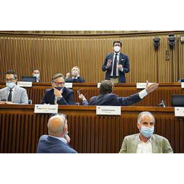 In alto, i banchi del M5S in Consiglio regionale - In alto, i banchi del M5S in Consiglio regionale