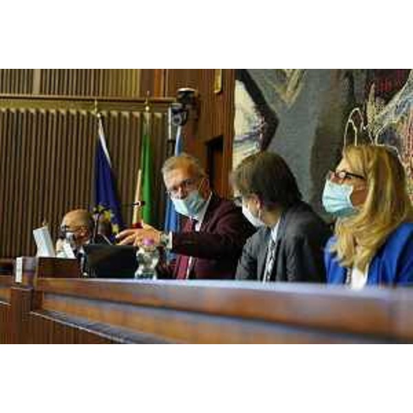 I banchi della Presidenza Cr - I banchi della Presidenza Cr