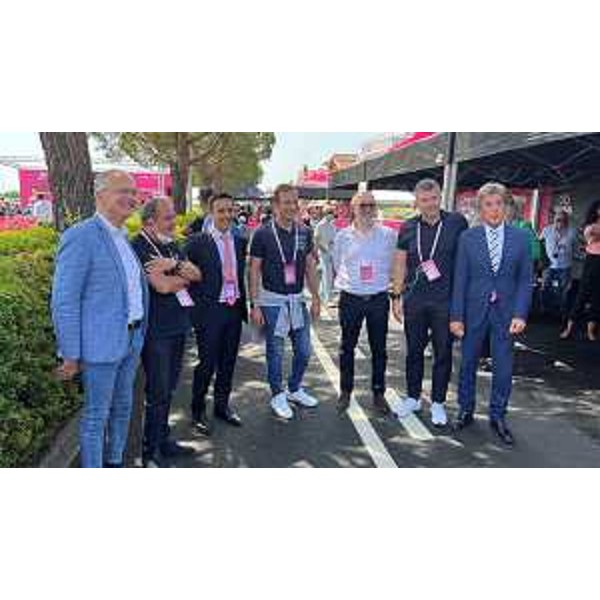 Organizzatori e autorità ospiti della tappa regionale del Giro d'Italia - Organizzatori e autorità ospiti della tappa regionale del Giro d'Italia