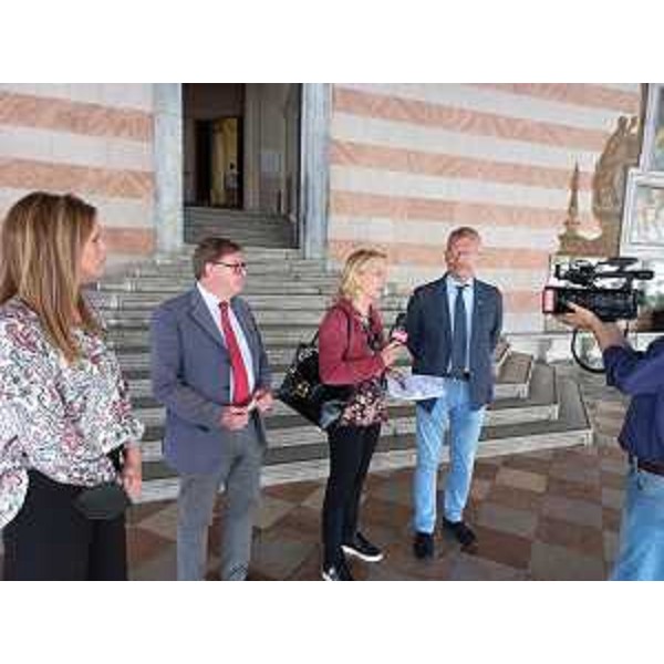 Organizzatori del convegno e Presidenza intervistati all'esterno di sala Ajace - Organizzatori del convegno e Presidenza intervistati all'esterno di sala Ajace