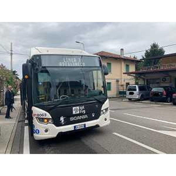 Il bus della Linea 3 ad Adegliacco dove Regione e Tpl Fvg hanno prolungato e intensificato i collegamenti urbani con Udine - Il bus della Linea 3 ad Adegliacco dove Regione e Tpl Fvg hanno prolungato e intensificato i collegamenti urbani con Udine