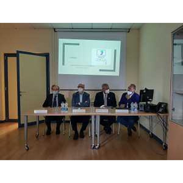 Il vicegovernatore con delega alla Salute Riccardo Riccardi (secondo da sinistra) alla presentazione di LabDilo a Trieste. Da sinistra a destra: Giancarlo Tirelli, Riccardo Riccardi, Roberto Di Lenarda e Antonio Poggiana - Il vicegovernatore con delega alla Salute Riccardo Riccardi (secondo da sinistra) alla presentazione di LabDilo a Trieste. Da sinistra a destra: Giancarlo Tirelli, Riccardo Riccardi, Roberto Di Lenarda e Antonio Poggiana