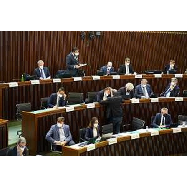 In alto, i banchi del gruppo consigliare M5S - In alto, i banchi del gruppo consigliare M5S