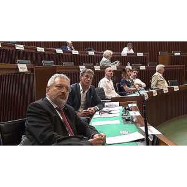 Il promotore Furio Honsell (Open Sinistra Fvg), insieme al civico Tiziano Centis e agli auditi - Il promotore Furio Honsell (Open Sinistra Fvg), insieme al civico Tiziano Centis e agli auditi