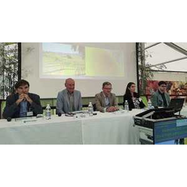 Il tavolo dei relatori all'incontro organizzato a Grions del Torre di Povoletto - Il tavolo dei relatori all'incontro organizzato a Grions del Torre di Povoletto