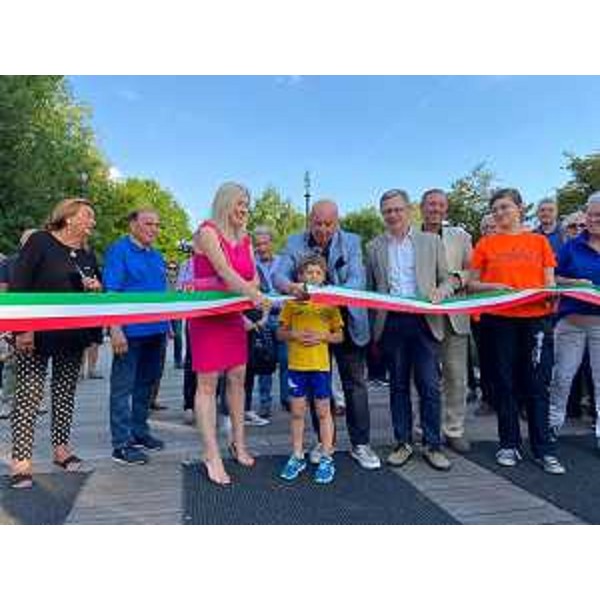 La cerimonia di inaugurazione della Festa sul Nonsel alla presenza dell'assessore regionale alle Risorse agroalimentari Stefano Zannier - La cerimonia di inaugurazione della Festa sul Nonsel alla presenza dell'assessore regionale alle Risorse agroalimentari Stefano Zannier