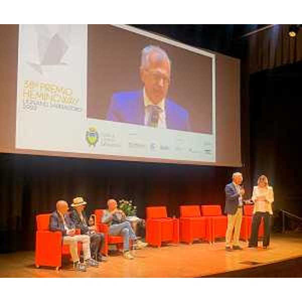 Il presidente del Consiglio regionale, Piero Mauro Zanin, durante la cerimonia di premiazione - Il presidente del Consiglio regionale, Piero Mauro Zanin, durante la cerimonia di premiazione 