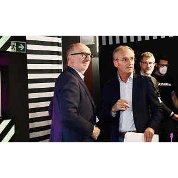 Il vicegovernatore con delega alla Salute, Riccardo Riccardi, con il presidente della Fondazione Friuli Giuseppe Morandini. - Il vicegovernatore con delega alla Salute, Riccardo Riccardi, con il presidente della Fondazione Friuli Giuseppe Morandini.