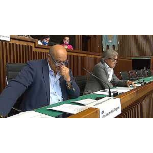 Lorenzo Tosolini (Lega), vicepresidente della IV Commissione, accanto all'assessore Sergio Emidio Bini - Lorenzo Tosolini (Lega), vicepresidente della IV Commissione, accanto all'assessore Sergio Emidio Bini