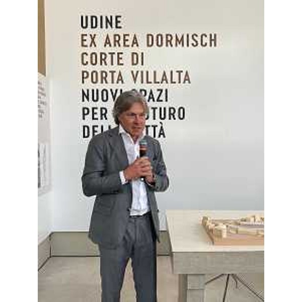 L'assessore Sergio Emidio Bini interviene alla presentazione del recupero dell'ex stabilimento Dormisch di Udine - L'assessore Sergio Emidio Bini interviene alla presentazione del recupero dell'ex stabilimento Dormisch di Udine