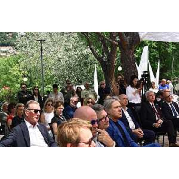 Grande partecipazione per la conferenza stampa di presentazione della Barcolana numero 54. Nella foto in primo piano in basso a sinistra l'assessore alla Difesa dell'ambiente Fabio Scoccimarro. - Grande partecipazione per la conferenza stampa di presentazione della Barcolana numero 54. Nella foto in primo piano in basso a sinistra l'assessore alla Difesa dell'ambiente Fabio Scoccimarro. 