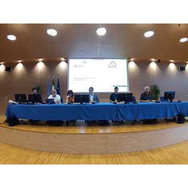 Lassessore regionale alle Autonomie locali e sicurezza Pierpaolo Roberti, al centro, presenta il progetto di videosorveglianza regionale - Lassessore regionale alle Autonomie locali e sicurezza Pierpaolo Roberti, al centro, presenta il progetto di videosorveglianza regionale