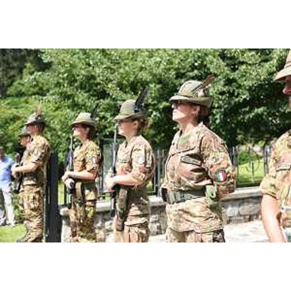 Il picchetto armato del Terzo reggimento artiglieria pesante di montagna di Remanzacco ha onorato la memoria dei caduti di Cercivento - Il picchetto armato del Terzo reggimento artiglieria pesante di montagna di Remanzacco ha onorato la memoria dei caduti di Cercivento