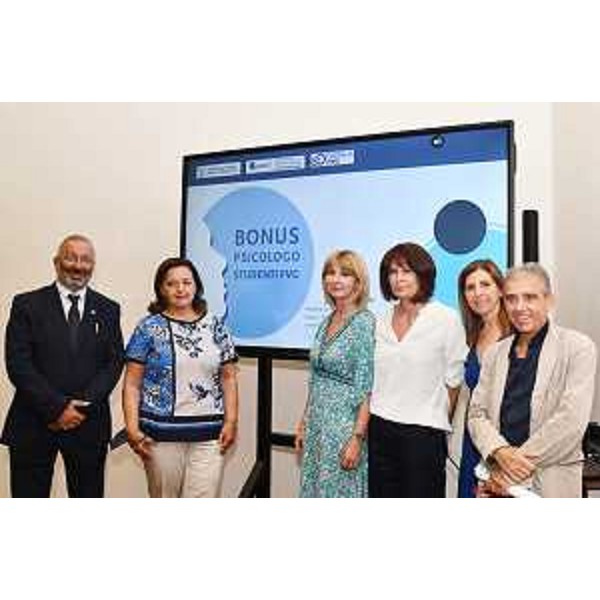 L'assessore regionale all'Istruzione Alessia Rosolen (terza da destra nella foto) alla presentazione a Trieste del 'Bonus psicologo Fvg' - L'assessore regionale all'Istruzione Alessia Rosolen (terza da destra nella foto) alla presentazione a Trieste del 'Bonus psicologo Fvg'