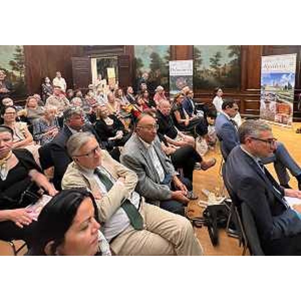 La folta platea dei corregionali che ha partecipato all'inaugurazione della mostra - La folta platea dei corregionali che ha partecipato all'inaugurazione della mostra