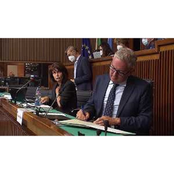 L'assessore regionale a Istruzione e Lavoro, Alessia Rosolen, e il presidente della I Commissione consiliare, Alessandro Basso - L'assessore regionale a Istruzione e Lavoro, Alessia Rosolen, e il presidente della I Commissione consiliare, Alessandro Basso