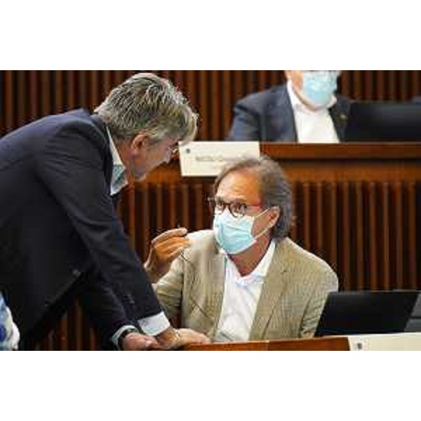 Mauro Di Bert (Progetto Fvg/Ar) con Antonio Calligaris (Lega), di spalle - Mauro Di Bert (Progetto Fvg/Ar) con Antonio Calligaris (Lega), di spalle