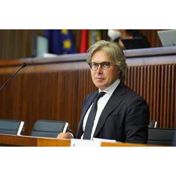 L'assessore regionale alle Attività produttive e turismo Sergio Emidio Bini in Consiglio regionale - L'assessore regionale alle Attività produttive e turismo Sergio Emidio Bini in Consiglio regionale