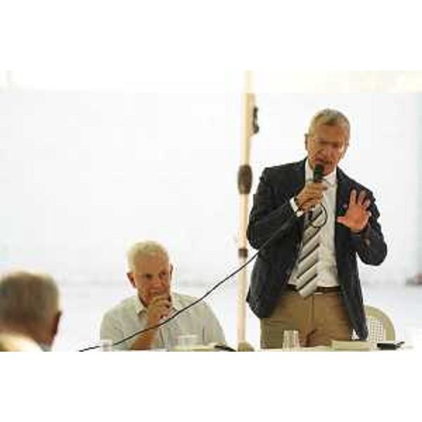 Il presidente Piero Mauro Zanin (a destra) assieme all'autore del libro, Piero Meucci - Il presidente Piero Mauro Zanin (a destra) assieme all'autore del libro, Piero Meucci