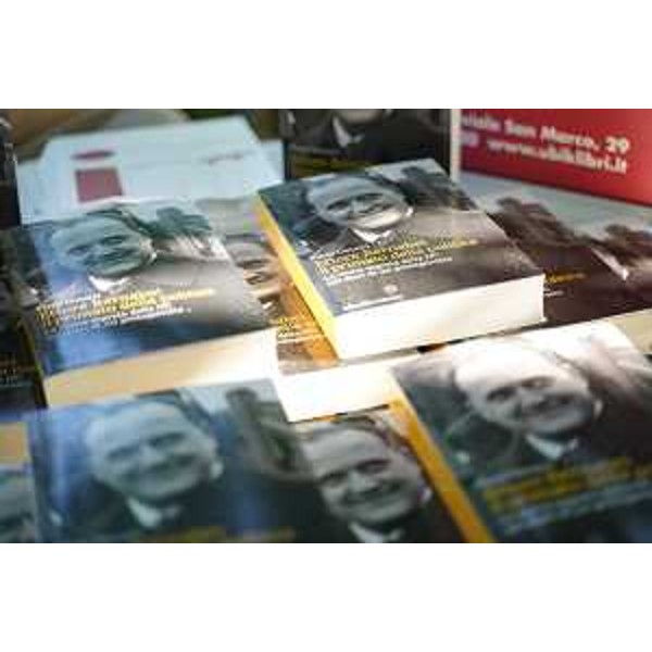 Il libro "Ettore Bernabei il primato della politica" - Il libro "Ettore Bernabei il primato della politica"