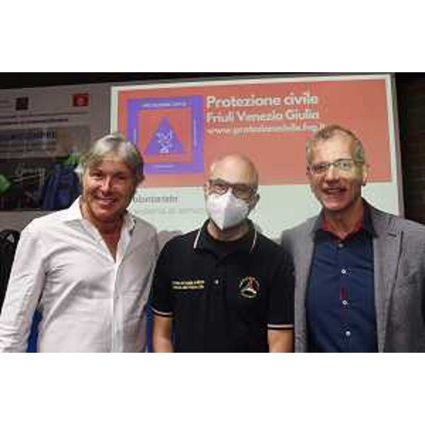 Il presidente Piero Mauro Zanin (a destra) con Fabrizio Curcio, capo della Protezione civile (al centro) e l'assessore Sergio Emidio Bini - Il presidente Piero Mauro Zanin (a destra) con Fabrizio Curcio, capo della Protezione civile (al centro) e l'assessore Sergio Emidio Bini