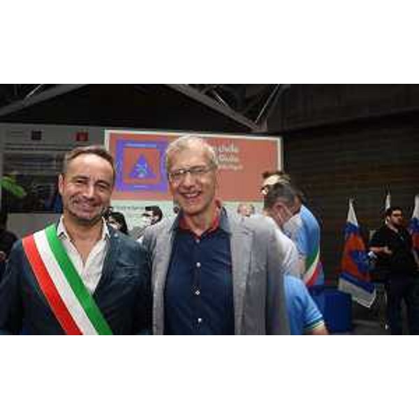 Il presidente Zanin (a destra) con il sindaco di Duino Aurisina ed ex consigliere regionale, Igor Gabrovec - Il presidente Zanin (a destra) con il sindaco di Duino Aurisina ed ex consigliere regionale, Igor Gabrovec