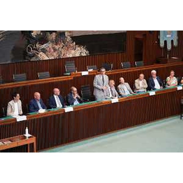 L'assessore regionale all'Immigrazione, Pierpaolo Roberti, con i presidenti delle associaizoni - L'assessore regionale all'Immigrazione, Pierpaolo Roberti, con i presidenti delle associaizoni