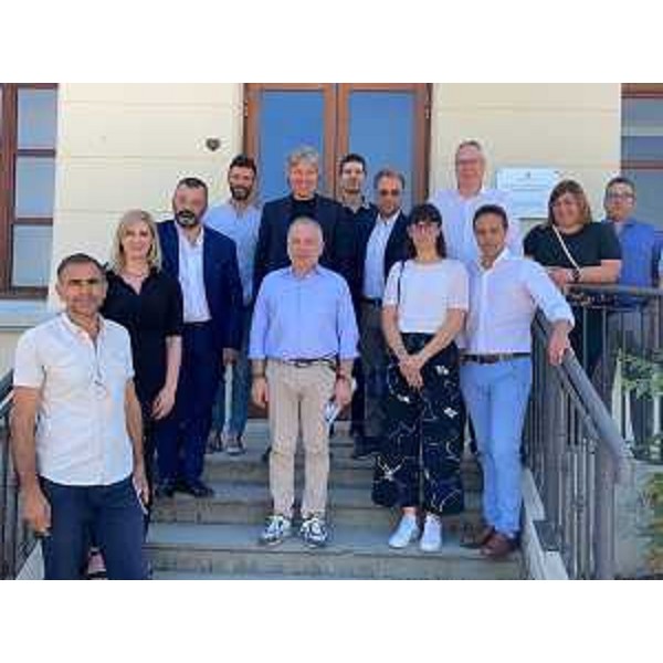 Alcuni dei protagonisti del distretto del commercio "Riviera friulana" con l'assessore regionale alle Attività produttive, Sergio Emidio Bini, - Alcuni dei protagonisti del distretto del commercio "Riviera friulana" con l'assessore regionale alle Attività produttive, Sergio Emidio Bini,