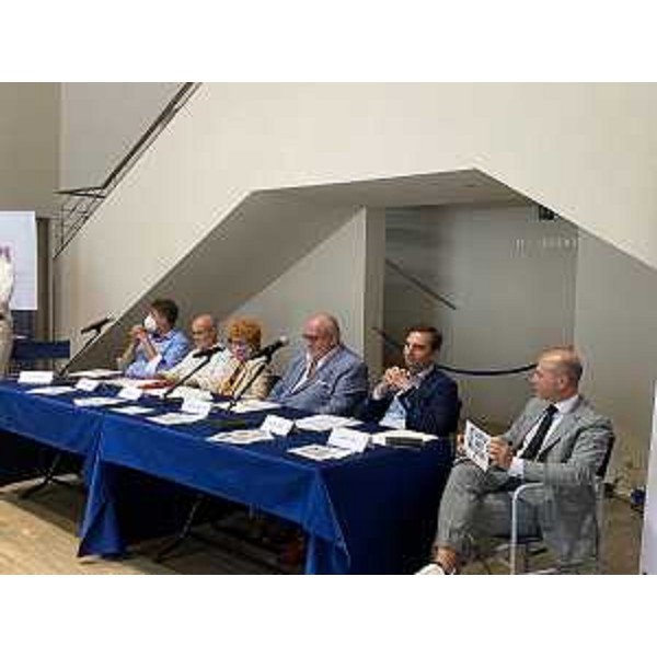 Da sinistra: Gianluca Madriz in rappresentanza di CCIAA Venezia Giulia, il presidente della Fondazione Carigo Alberto Bergamin, l'assessore regionale alla Cultura Tiziana Gibelli, il sindaco di Gorizia Rodolfo Ziberna, il sindaco di Nova Gorica Klemen Miklavic, l'assessore alla Cultura del Comune Gorizia Fabrizio Oreti - Da sinistra: Gianluca Madriz in rappresentanza di CCIAA Venezia Giulia, il presidente della Fondazione Carigo Alberto Bergamin, l'assessore regionale alla Cultura Tiziana Gibelli, il sindaco di Gorizia Rodolfo Ziberna, il sindaco di Nova Gorica Klemen Miklavic, l'assessore alla Cultura del Comune Gorizia Fabrizio Oreti 