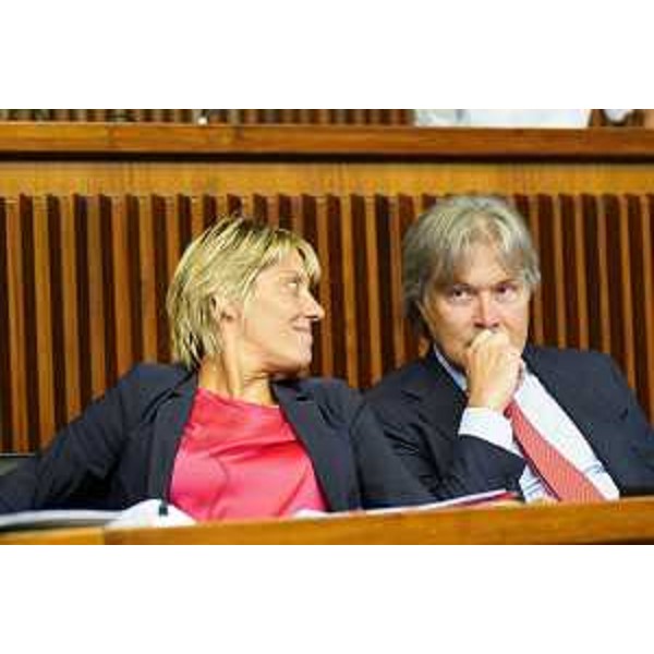 Gli assessori regionali Barbara Zilli (Finanze) e Sergio Emidio Bini (Attività produttive) - Gli assessori regionali Barbara Zilli (Finanze) e Sergio Emidio Bini (Attività produttive)