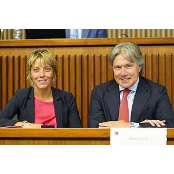 Gli assessori regionali Barbara Zilli (finanze) e Sergio Emidio Bini (Attività produttive) - Gli assessori regionali Barbara Zilli (finanze) e Sergio Emidio Bini (Attività produttive)
