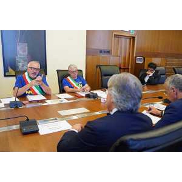 Luigi Corolezzis e Fabio D'Andrea con l'assessore Sergio Emidio Bini e il presidente Piero Mauro Zanin - Luigi Corolezzis e Fabio D'Andrea con l'assessore Sergio Emidio Bini e il presidente Piero Mauro Zanin