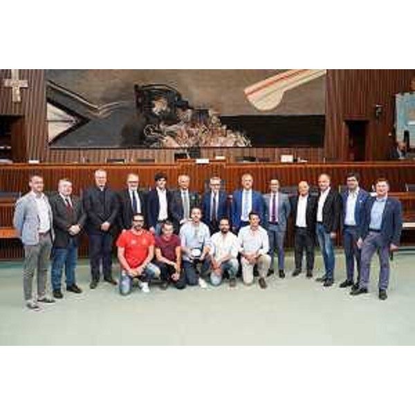 Le Furie Rosse del Tamai di Brugnera in Consiglio regionale con i rappresentanti istituzionali - Le Furie Rosse del Tamai di Brugnera in Consiglio regionale con i rappresentanti istituzionali