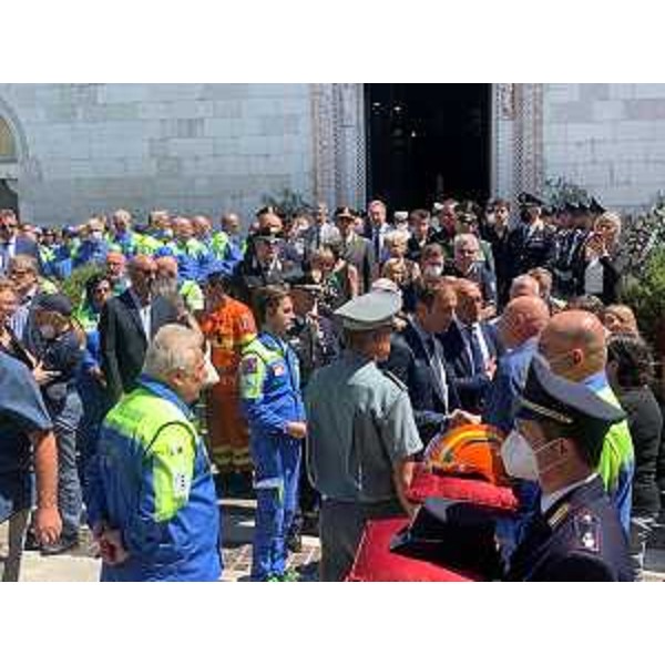 Il governatore del Fvg, Massimiliano Fedriga, durante l'incontro con i familiari di Elena Lo Duca - Il governatore del Fvg, Massimiliano Fedriga, durante l'incontro con i familiari di Elena Lo Duca