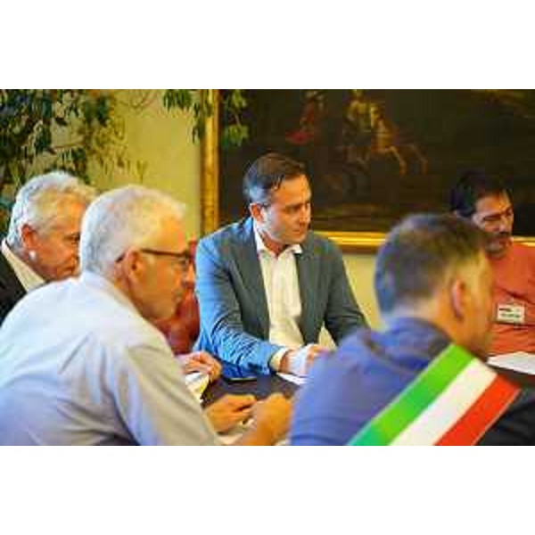 Il consigliere Massimo Moretuzzo con il sindaco di Paluzza, Massimo Mentil, e gli esponenti dei comitati - Il consigliere Massimo Moretuzzo con il sindaco di Paluzza, Massimo Mentil, e gli esponenti dei comitati