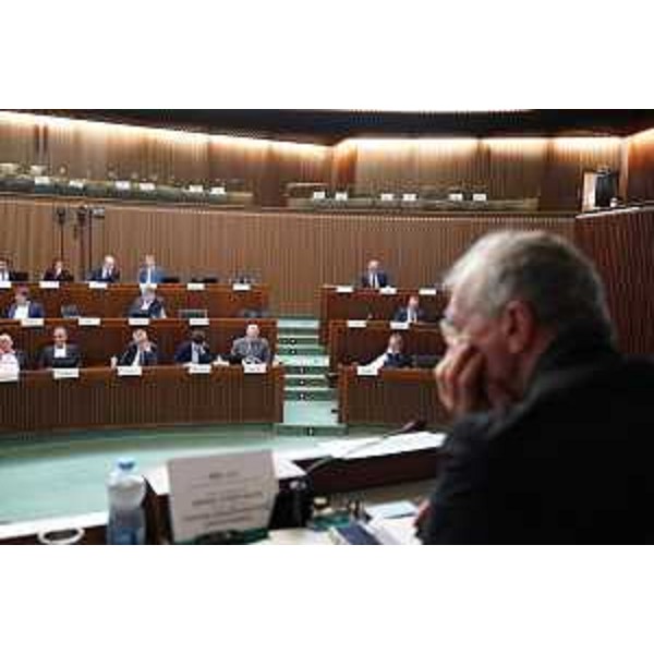 Il presidente del Cr Fvg, Piero Mauro Zanin, guida i lavori in Aula - Il presidente del Cr Fvg, Piero Mauro Zanin, guida i lavori in Aula