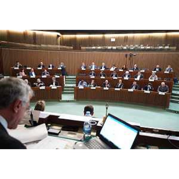 Il presidente del Cr Fvg, Piero Mauro Zanin, dirige i lavori d'Aula - Il presidente del Cr Fvg, Piero Mauro Zanin, dirige i lavori d'Aula