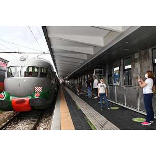 Il treno storico Arlecchino in partenza dalla stazione di Trieste - Il treno storico Arlecchino in partenza dalla stazione di Trieste