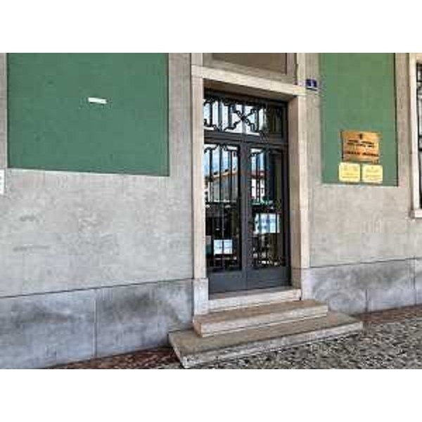 L'ingresso del palazzo che ospita la Crpo Fvg in piazza Oberdan a Trieste - L'ingresso del palazzo che ospita la Crpo Fvg in piazza Oberdan a Trieste
