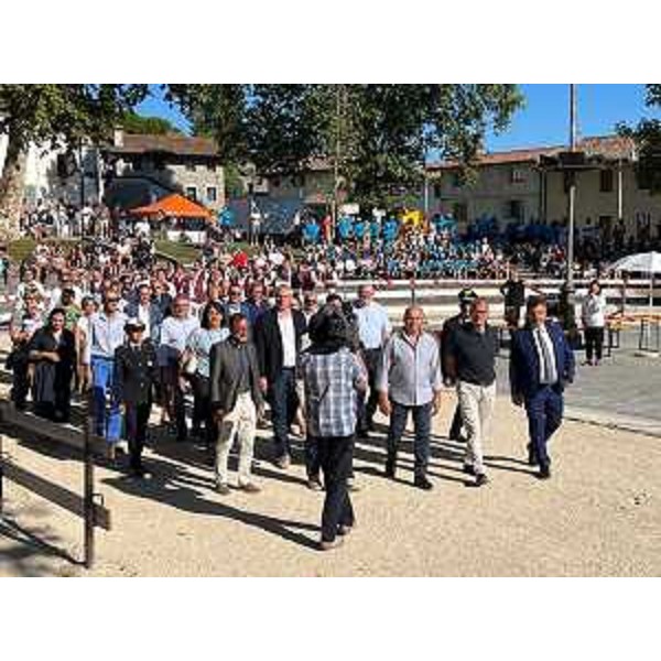 La sfilata delle autorità sul circuito della Corsa degli asini di Fagagna - La sfilata delle autorità sul circuito della Corsa degli asini di Fagagna