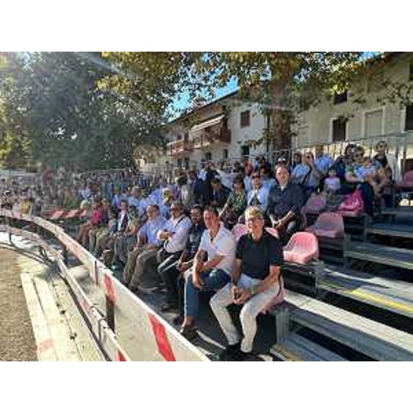 La tribuna riservata alle autorità ospiti della kermesse di Fagagna - La tribuna riservata alle autorità ospiti della kermesse di Fagagna