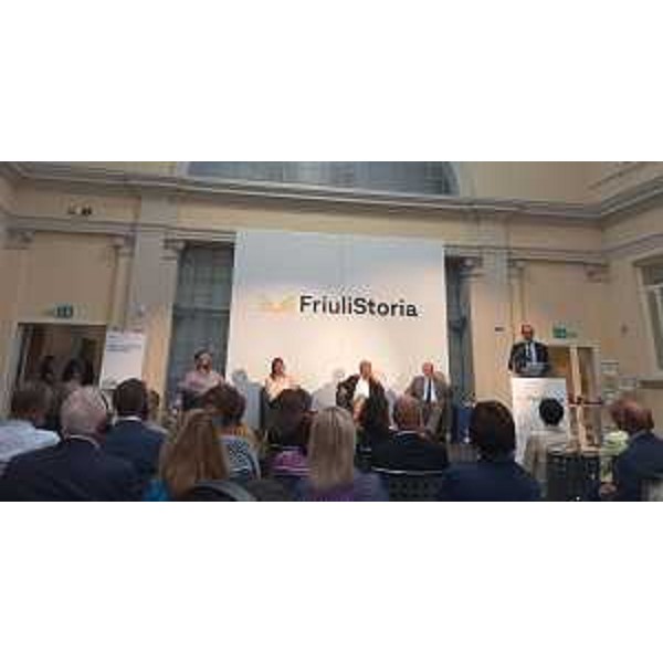 Un momento della cerimonia di premiazione a Udine - Un momento della cerimonia di premiazione a Udine