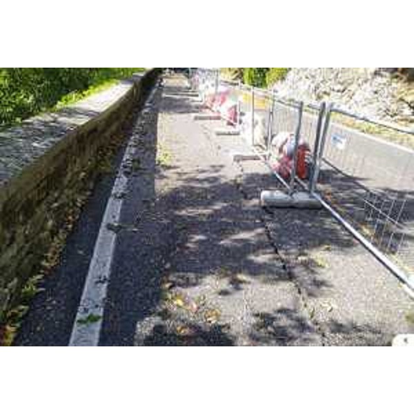 Il tratto di strada interessato dal dissesto - Il tratto di strada interessato dal dissesto