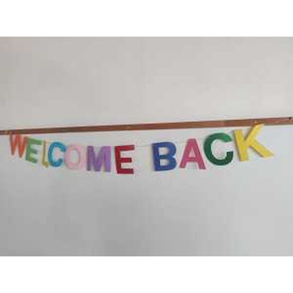 La scritta di "bentornato" agli studenti che frequenteranno l'istituto di Coseano - La scritta di "bentornato" agli studenti che frequenteranno l'istituto di Coseano