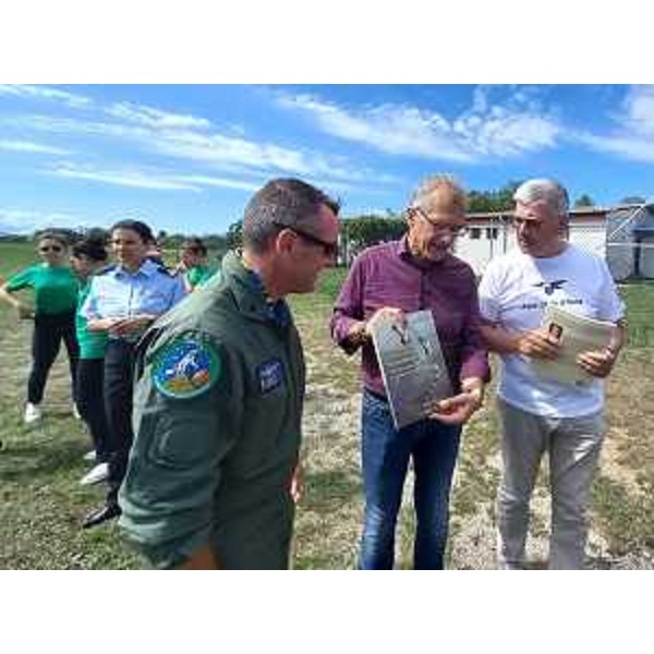 Lo scambio dei doni sulla pista di Campoformido - Lo scambio dei doni sulla pista di Campoformido 