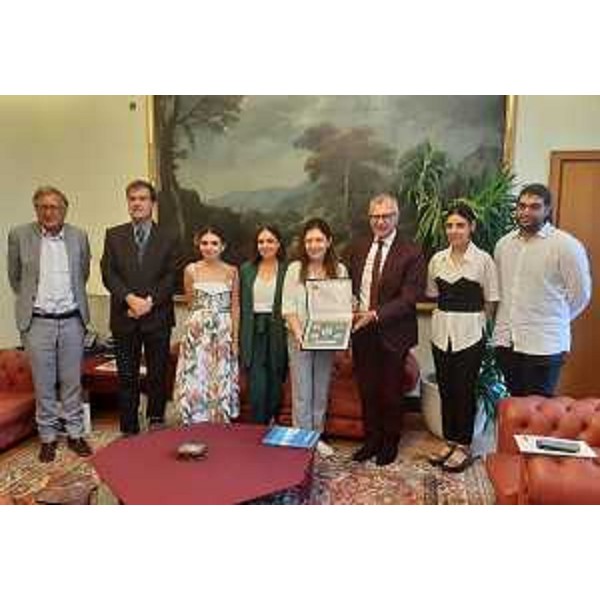 La delegazione armena con la presidenza del Consiglio regionale - La delegazione armena con la presidenza del Consiglio regionale