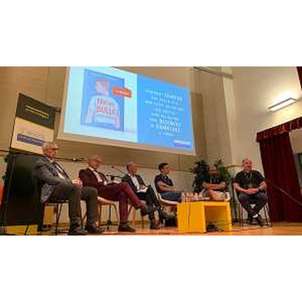 Il Garante regionale della persona, il presidente del Cr Fvg, il responsabile della biblioteca consiliare, l'autore e il protagonista del libro, il cappellano del Beccaria - Il Garante regionale della persona, il presidente del Cr Fvg, il responsabile della biblioteca consiliare, l'autore e il protagonista del libro, il cappellano del Beccaria