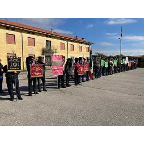 Un momento della cerimonia per l'anniversario della ritirata di Russia, a Cargnacco. - Un momento della cerimonia per l'anniversario della ritirata di Russia, a Cargnacco.