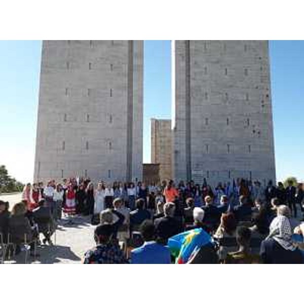 Un momento della cerimonia per i 40 anni del Collegio del Mondo Unito dellAdriatico allAra Pacis Mundi di Medea - Un momento della cerimonia per i 40 anni del Collegio del Mondo Unito dellAdriatico allAra Pacis Mundi di Medea 