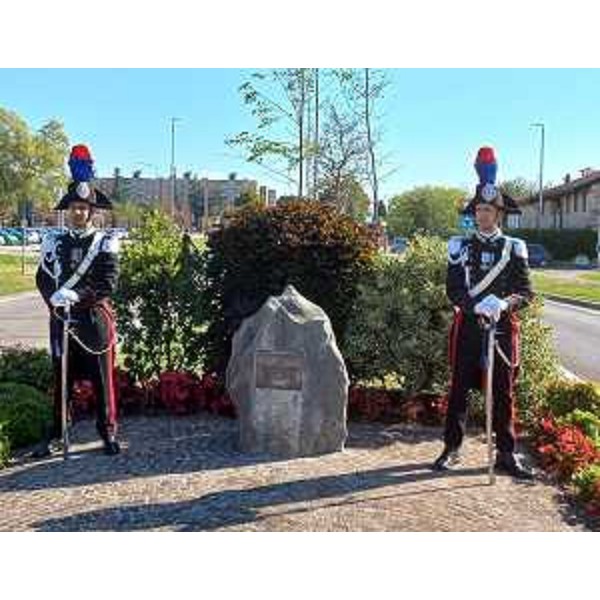 Il cippo in memoria dell'eroe in via Salvo D'Acquisto a Udine - Il cippo in memoria dell'eroe in via Salvo D'Acquisto a Udine